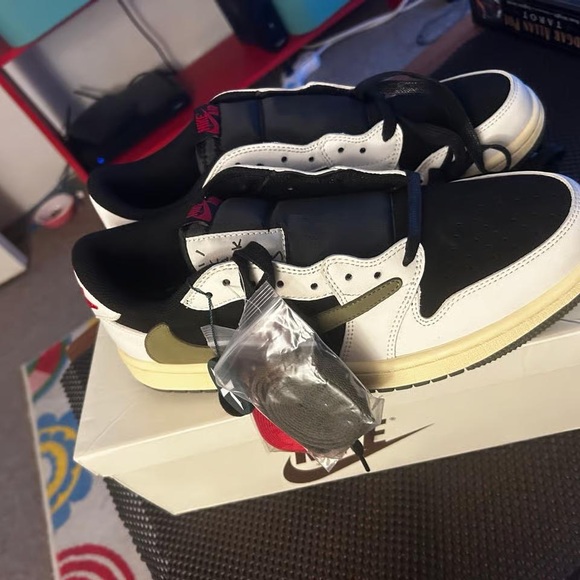 travis scott jordan 11